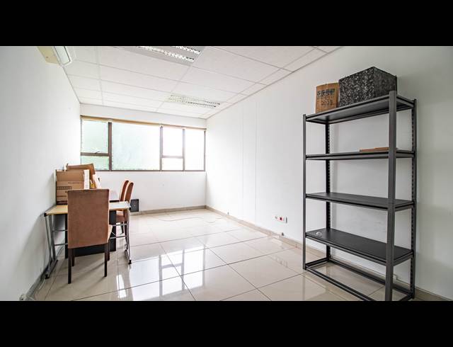 160M² OFFICE FOR SALE IN FOURWAYS